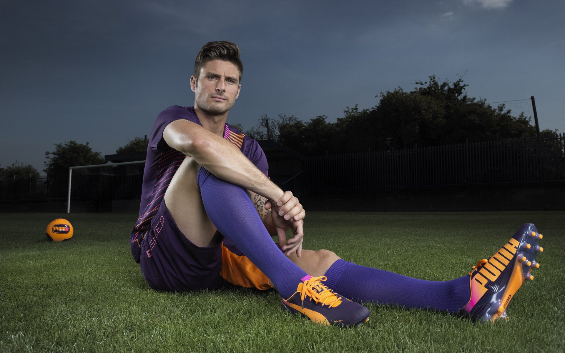 乔·莫伊：凭借他强悍的对抗和团队协作能力，成为全黑队进攻和防守的核心支点